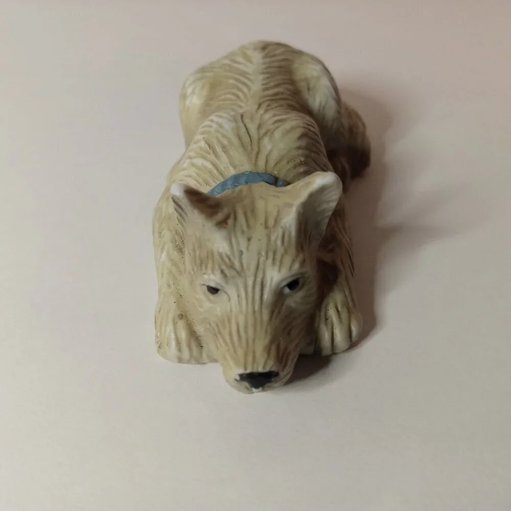 Vintage 1992 House of Lloyd  Porcelain Dog 3.5 in. Long